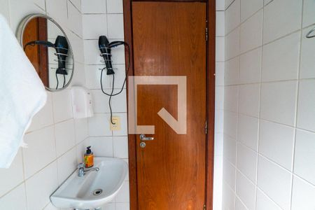 Casa à venda com 400m², 4 quartos e 4 vagasBanheiro da Suite dos Fundos