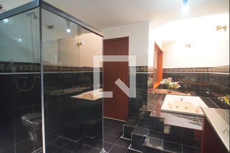 Casa à venda com 325m², 4 quartos e 4 vagasBanheiro da Suíte