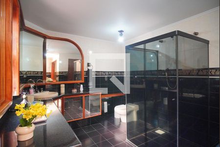 Casa à venda com 325m², 4 quartos e 4 vagasBanheiro da Suíte