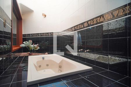 Casa à venda com 325m², 4 quartos e 4 vagasBanheiro da Suíte