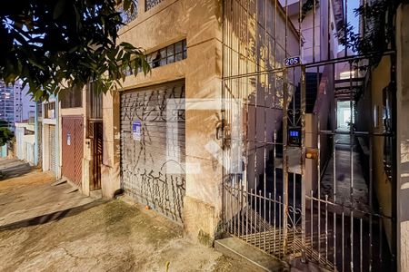 Fachada + Plaquinha de casa para alugar com 3 quartos, 205m² em Vila Mariana, São Paulo
