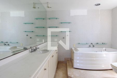 Apartamento à venda com 187m², 3 quartos e 3 vagasBanheiro Quarto 3 suíte