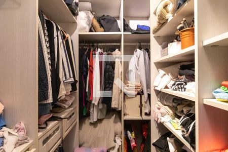 Casa à venda com 222m², 3 quartos e 5 vagasSuíte 1 - Closet