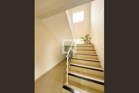 Apartamento para alugar com 70m², 2 quartos e 1 vagaEscada