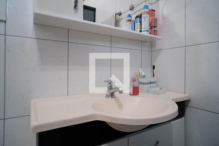 Casa à venda com 90m², 2 quartos e 2 vagasBanheiro 1