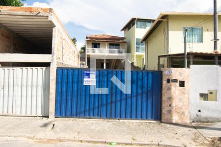 Casa à venda com 240m², 2 quartos e 8 vagasFachada