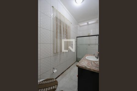 Casa à venda com 143m², 3 quartos e 2 vagas Casa à venda com 143m², 3 quartos e 2 vagasBanheiro social