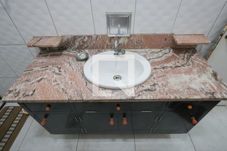 Casa à venda com 143m², 3 quartos e 2 vagas Casa à venda com 143m², 3 quartos e 2 vagasBanheiro social