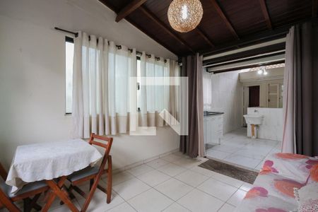 Casa à venda com 143m², 3 quartos e 2 vagas Casa à venda com 143m², 3 quartos e 2 vagasEdícula - Sala