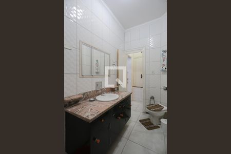 Casa à venda com 143m², 3 quartos e 2 vagas Casa à venda com 143m², 3 quartos e 2 vagasBanheiro social