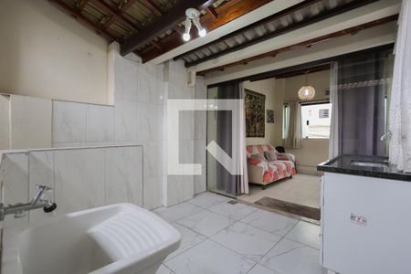 Casa à venda com 143m², 3 quartos e 2 vagas Casa à venda com 143m², 3 quartos e 2 vagasEdícula - Cozinha e Área de serviço