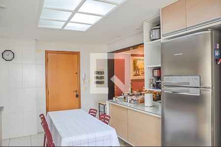 Apartamento à venda com 203m², 4 quartos e 4 vagas Apartamento à venda com 203m², 4 quartos e 4 vagasCozinha