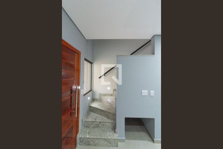 Casa à venda com 100m², 2 quartos e 2 vagasEscada