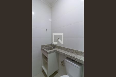 Casa à venda com 100m², 2 quartos e 2 vagasBanheiro da Suíte 2