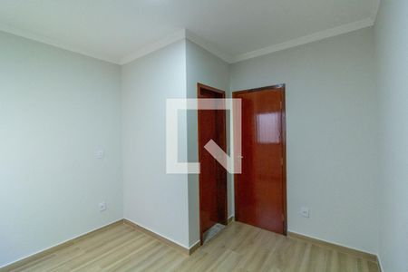 Casa à venda com 100m², 2 quartos e 2 vagasSuíte 2