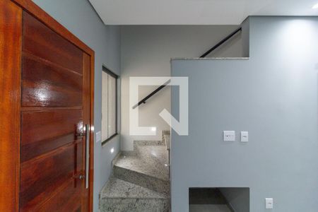 Casa à venda com 100m², 2 quartos e 2 vagasEscada