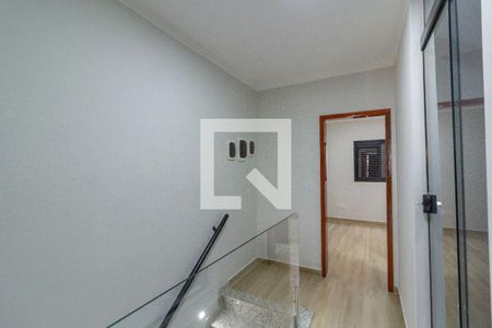 Casa à venda com 100m², 2 quartos e 2 vagasCorredor
