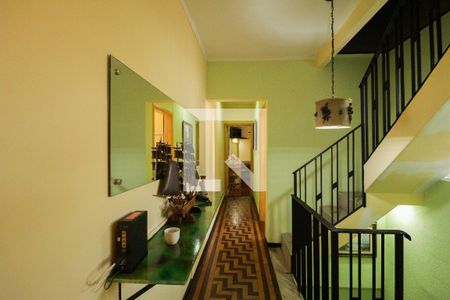 Casa para alugar com 400m², 3 quartos e 2 vagasEscada