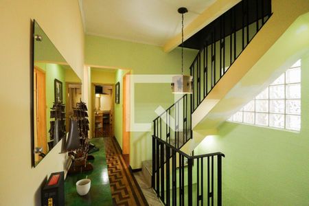 Casa para alugar com 400m², 3 quartos e 2 vagasEscada