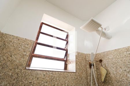 Casa para alugar com 400m², 3 quartos e 2 vagasBanheiro 1
