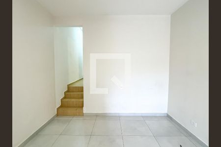 Sala de casa para alugar com 2 quartos, 60m² em Vila Pereira Cerca, São Paulo