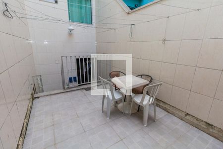 Casa à venda com 89m², 2 quartos e 2 vagasQuintal