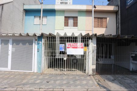 Casa à venda com 140m², 2 quartos e 1 vaga Casa à venda com 140m², 2 quartos e 1 vagaFachada