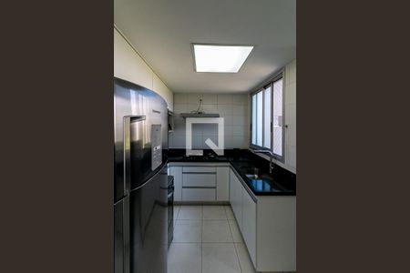 Cozinha de apartamento para alugar com 3 quartos, 90m² em Estoril, Belo Horizonte