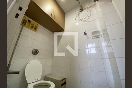 Apartamento para alugar com 60m², 2 quartos e 1 vagaÁrea de serviço - Banheiro 