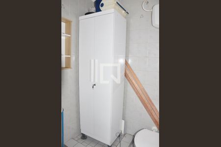 Apartamento à venda com 62m², 2 quartos e 2 vagas Apartamento à venda com 62m², 2 quartos e 2 vagasDetalhe Banheiro da Área de Serviço