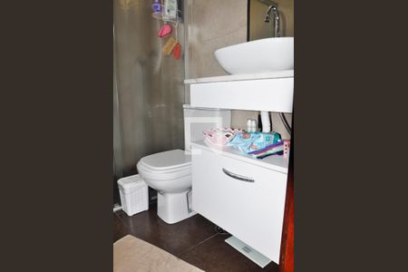 Apartamento à venda com 62m², 2 quartos e 2 vagas Apartamento à venda com 62m², 2 quartos e 2 vagasDetalhe Banheiro Social