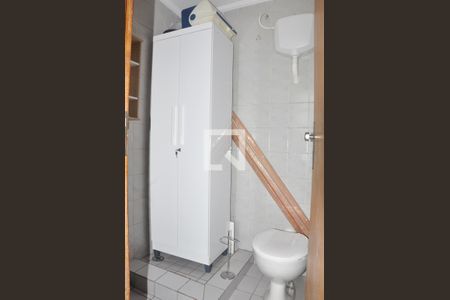 Apartamento à venda com 62m², 2 quartos e 2 vagas Apartamento à venda com 62m², 2 quartos e 2 vagasDetalhe Banheiro da Área de Serviço