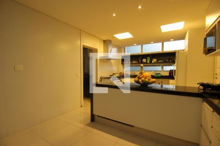 Apartamento à venda com 261m², 4 quartos e 4 vagasCozinha