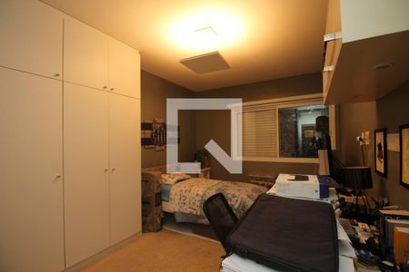 Apartamento à venda com 261m², 4 quartos e 4 vagasQuarto 