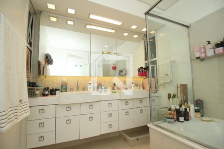 Apartamento à venda com 261m², 4 quartos e 4 vagasSuíte 2