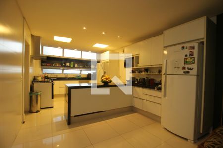 Apartamento à venda com 261m², 4 quartos e 4 vagasCozinha