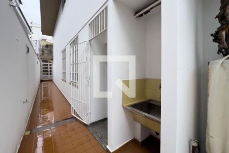 Casa para alugar com 300m², 5 quartos e 5 vagasCorredor