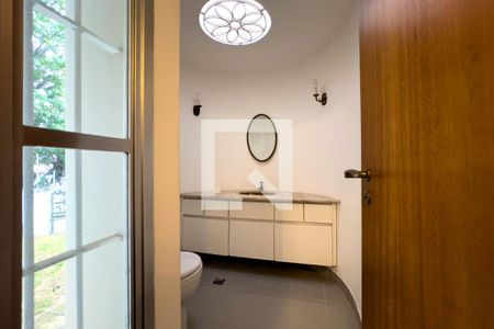 Casa para alugar com 300m², 5 quartos e 5 vagasLavabo