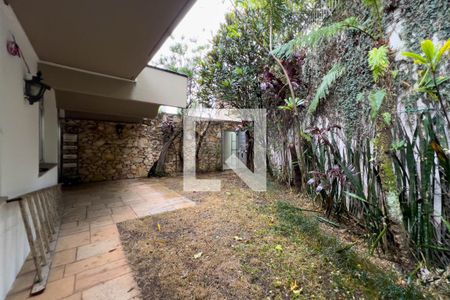 Casa para alugar com 300m², 5 quartos e 5 vagasQuintal