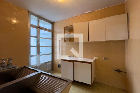 Casa para alugar com 300m², 5 quartos e 5 vagasLavanderia