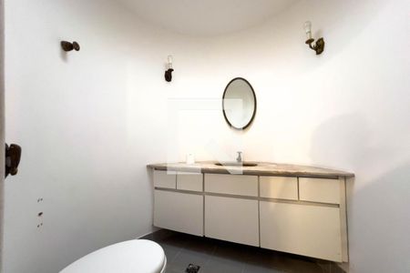 Casa para alugar com 300m², 5 quartos e 5 vagasLavabo