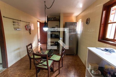 Casa à venda com 860m², 3 quartos e 3 vagas Casa à venda com 860m², 3 quartos e 3 vagasCozinha