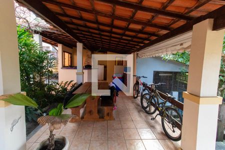 Casa à venda com 860m², 3 quartos e 3 vagas Casa à venda com 860m², 3 quartos e 3 vagasÁrea externa