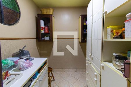 Casa à venda com 860m², 3 quartos e 3 vagas Casa à venda com 860m², 3 quartos e 3 vagasÁrea de serviço - Quarto
