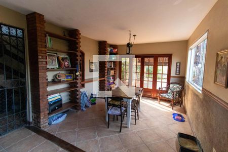 Casa à venda com 860m², 3 quartos e 3 vagas Casa à venda com 860m², 3 quartos e 3 vagasSala de Jantar