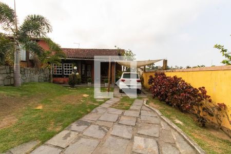 Casa à venda com 860m², 3 quartos e 3 vagas Casa à venda com 860m², 3 quartos e 3 vagasÁrea externa