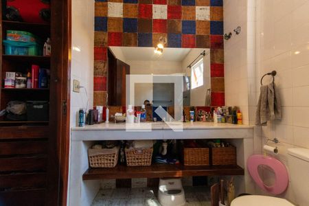 Casa à venda com 860m², 3 quartos e 3 vagas Casa à venda com 860m², 3 quartos e 3 vagasQuarto 3 - Banheiro