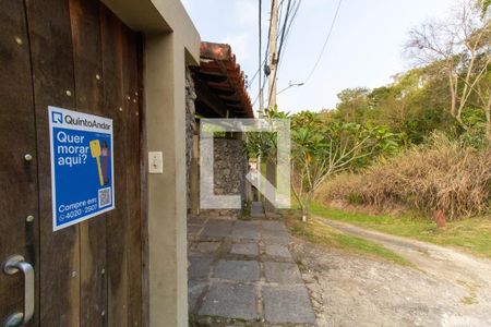 Casa à venda com 860m², 3 quartos e 3 vagas Casa à venda com 860m², 3 quartos e 3 vagasPlaca