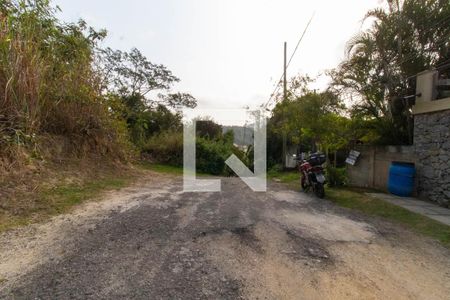 Casa à venda com 860m², 3 quartos e 3 vagas Casa à venda com 860m², 3 quartos e 3 vagasFachada