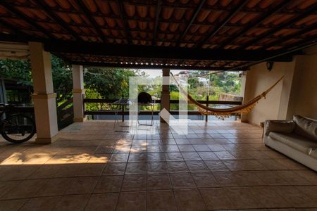 Casa à venda com 860m², 3 quartos e 3 vagas Casa à venda com 860m², 3 quartos e 3 vagasÁrea externa